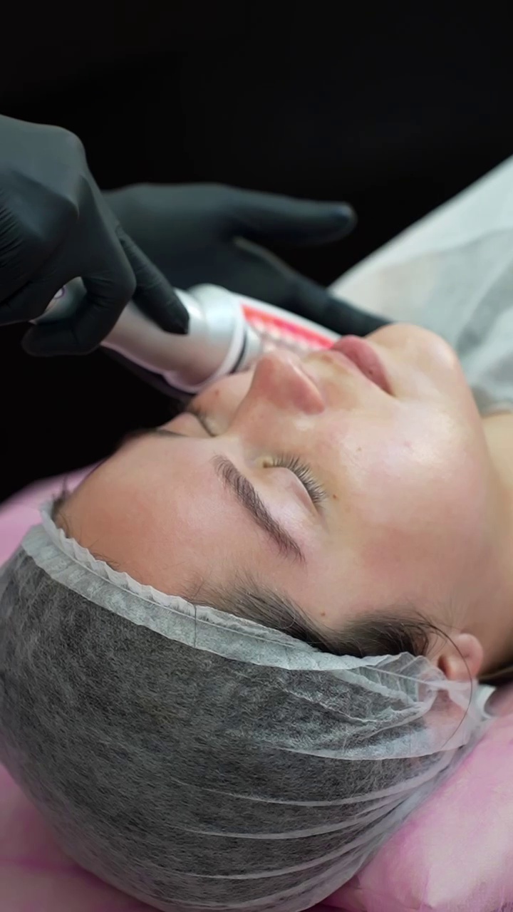 Процедура лифтинга и омоложения кожи в салоне City Nails